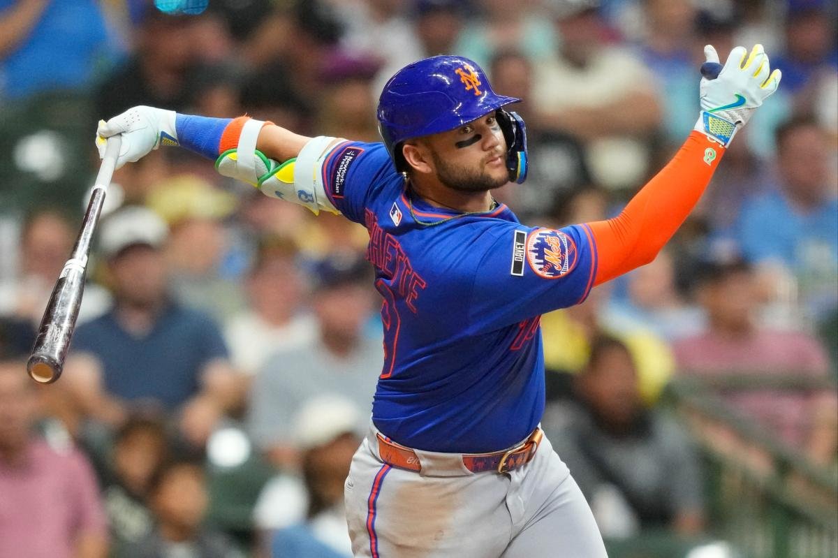 Read more about the article The contract reasons that could make a Bo Bichette trade difficult