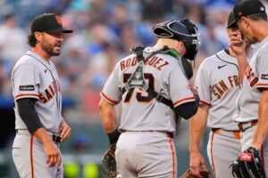 Read more about the article Giants drop fourth straight, fall season-worst 17 below .500 in loss to Royals