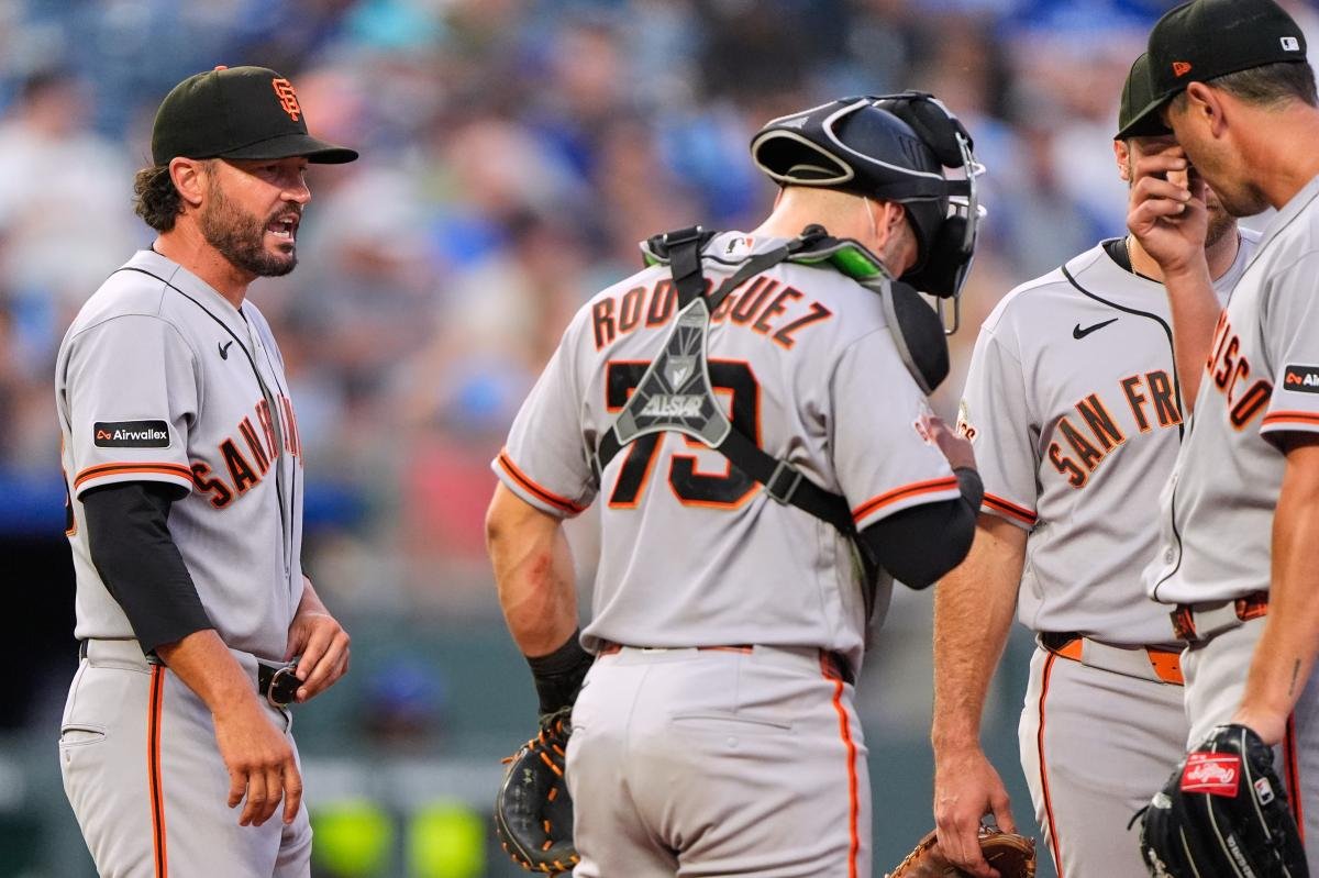 You are currently viewing Giants drop fourth straight, fall season-worst 17 below .500 in loss to Royals