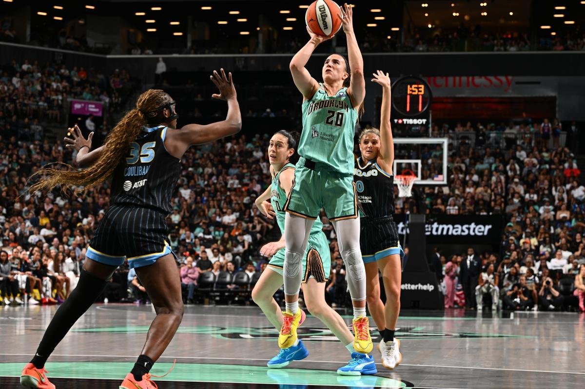 Read more about the article Sabrina Ionescu’s torrid fourth quarter leads comeback win over Sky to send Liberty into All-Star break
