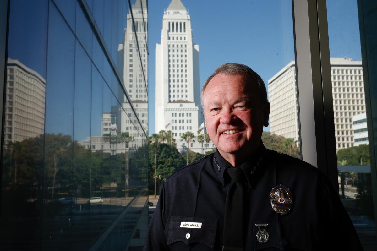 You are currently viewing Los Angeles needs more cops; city squanders money elsewhere