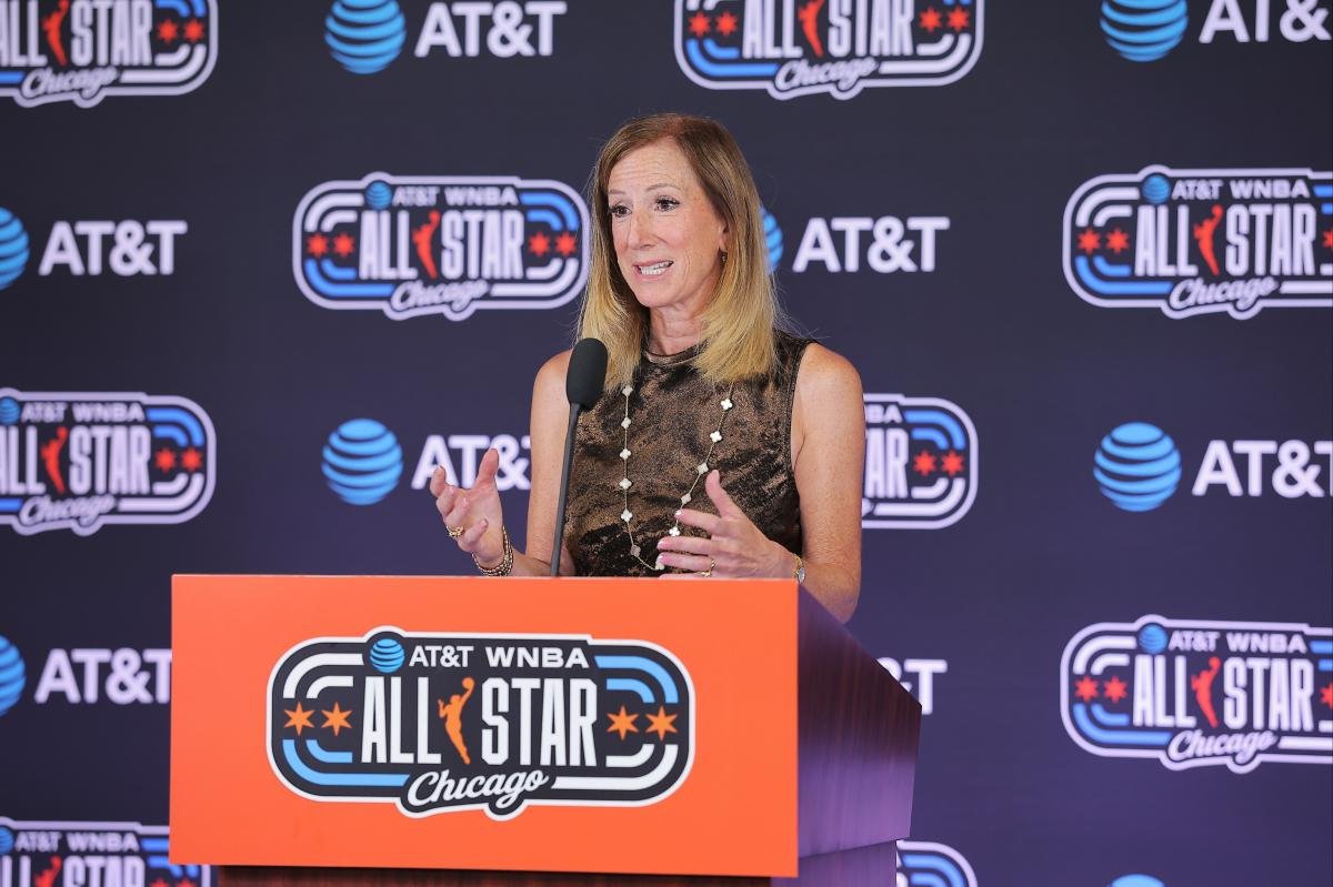 You are currently viewing Cathy Engelbert dodges question about her future as WNBA commissioner with criticism mounting