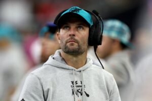 Read more about the article Commanders tap Wes Welker to replace tight ends coach fired after DWI arrest