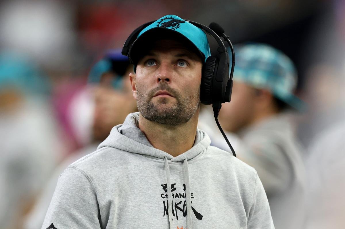 You are currently viewing Commanders tap Wes Welker to replace tight ends coach fired after DWI arrest