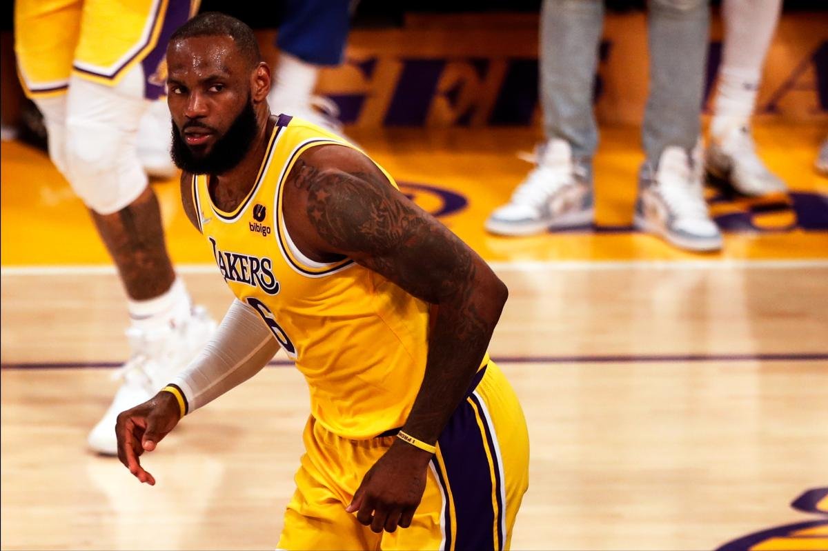 You are currently viewing Why LeBron James turned down $20M offer to stay in Los Angeles