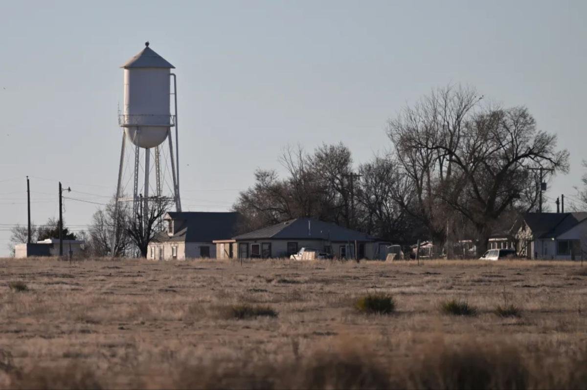 You are currently viewing Colorado town abandoned after all public officials resign, drinking water ruled health hazard