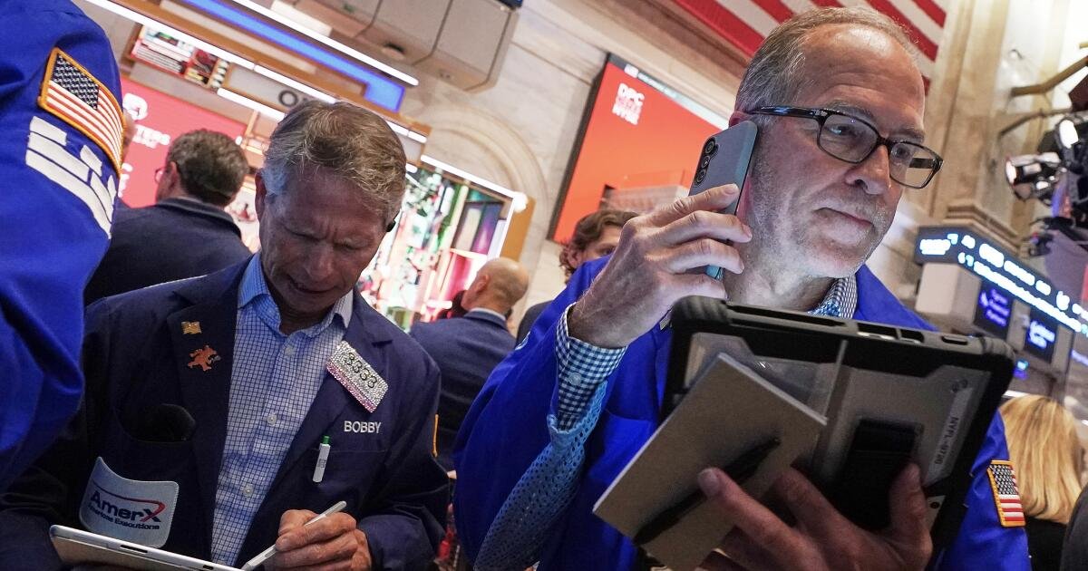 Read more about the article The sell-off for AI stars worsens, while oil prices keep jumping