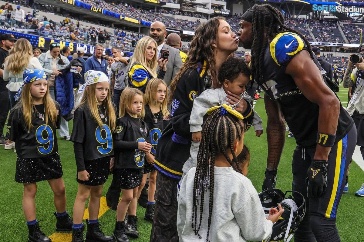 You are currently viewing Rams star reveals wife is pregnant with fourth child in beach photoshoot