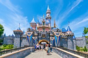 Read more about the article Iconic Disneyland character Tinker Bell quietly evicted from Fantasyland