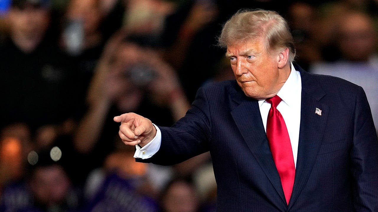 You are currently viewing Trump vows to strike Iran hard after Jordan ballistic missile attack
