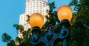 Read more about the article A guide to L.A.’s historic streetlights