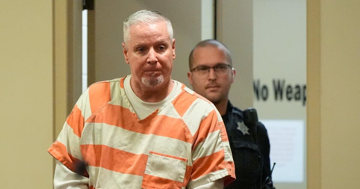 You are currently viewing Father who gave gun to Georgia high school shooter sentenced to serve 15 years in prison