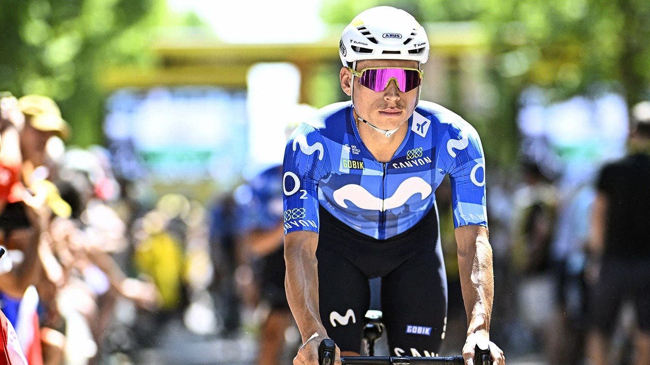 You are currently viewing Tour de France rider crashes into the back of support vehicle that slammed on the brakes
