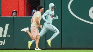 Read more about the article Braves fan tries to taunt The Freeze only for it go awry spectacularly