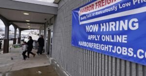 Read more about the article Global economy gets a lift as AI chip boom meets low U.S. jobless claims
