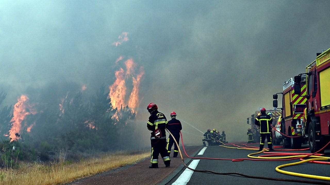 You are currently viewing France wildfire forces 250,000 to evacuate as blaze nears Bordeaux