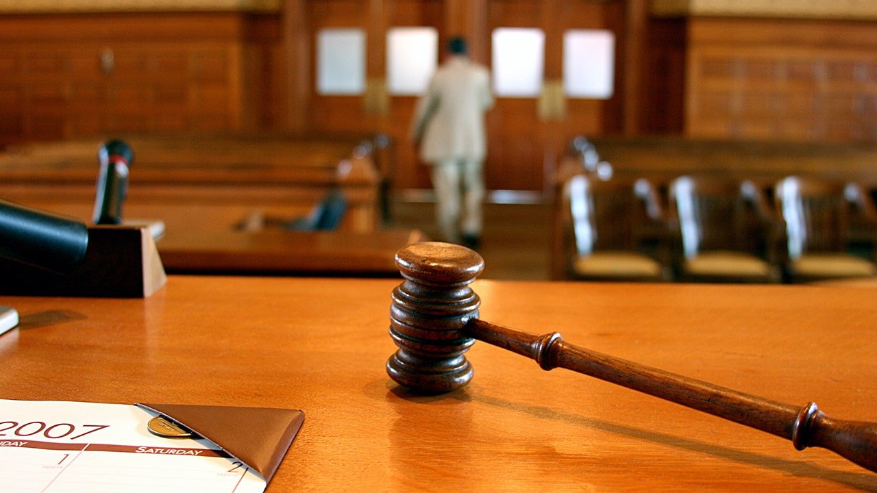 You are currently viewing Oregon school counselor loses First Amendment fight over book display