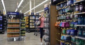 Read more about the article The economy slowed a bit — but Americans continued to spend