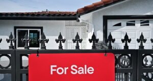 Read more about the article Mortgage rates hit their highest level in a year, driven by war and inflation concerns