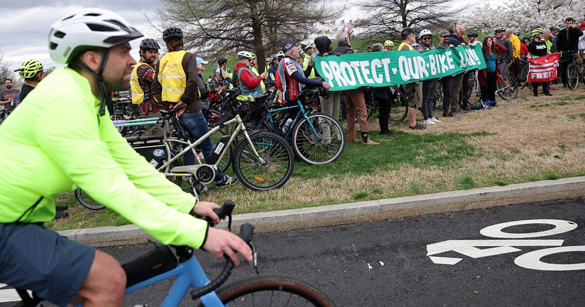 You are currently viewing DOT cranks up its campaign to strip bike lane references from federal websites