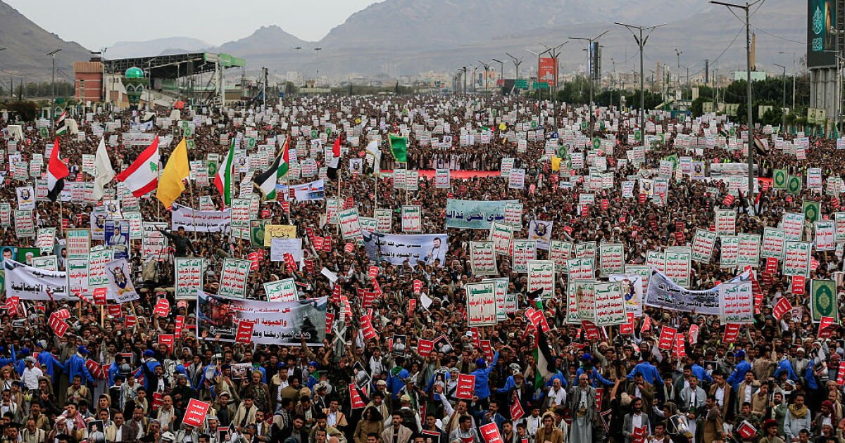 You are currently viewing Amid U.S.-Iran war, Houthi rebels threaten to blockade another key strait
