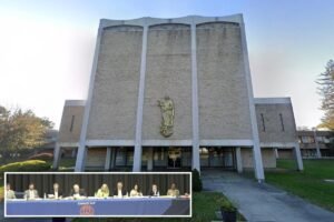 Read more about the article Long Island residents fume over all-boy, Muslim boarding school in residential neighborhood