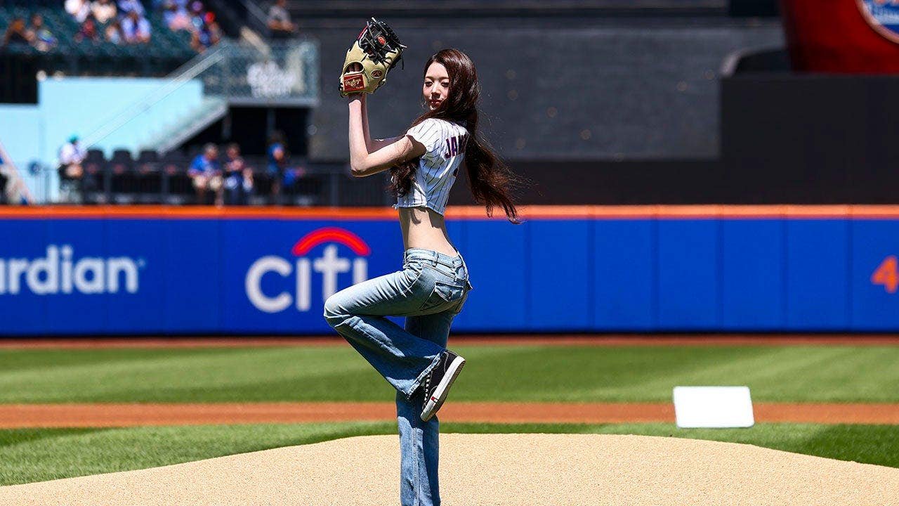 You are currently viewing Mets trot out a Korean pop star with an amazing windup for first pitch duties, Wemby plays soccer & Rosie