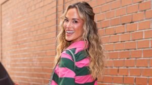 Read more about the article Jena Sims attemps to split the ‘G’ before leaving England, Ray Lewis trains in MMA & my war with Verizon