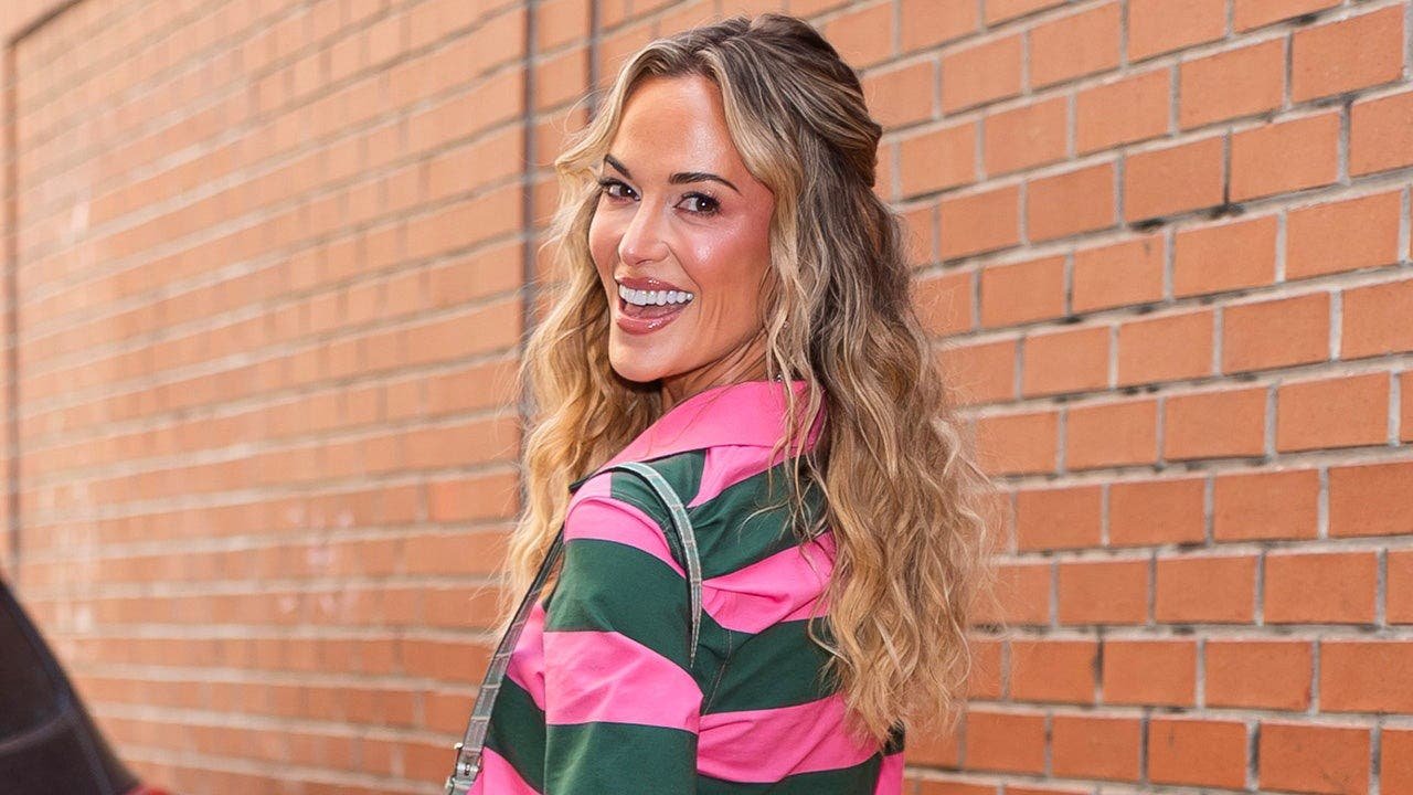 Read more about the article Jena Sims attemps to split the ‘G’ before leaving England, Ray Lewis trains in MMA & my war with Verizon