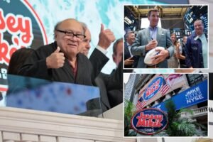 Read more about the article Jersey Mike’sÂ shares fall in hyped NYSE debut as Danny DeVito, Eli Manning ring opening bell