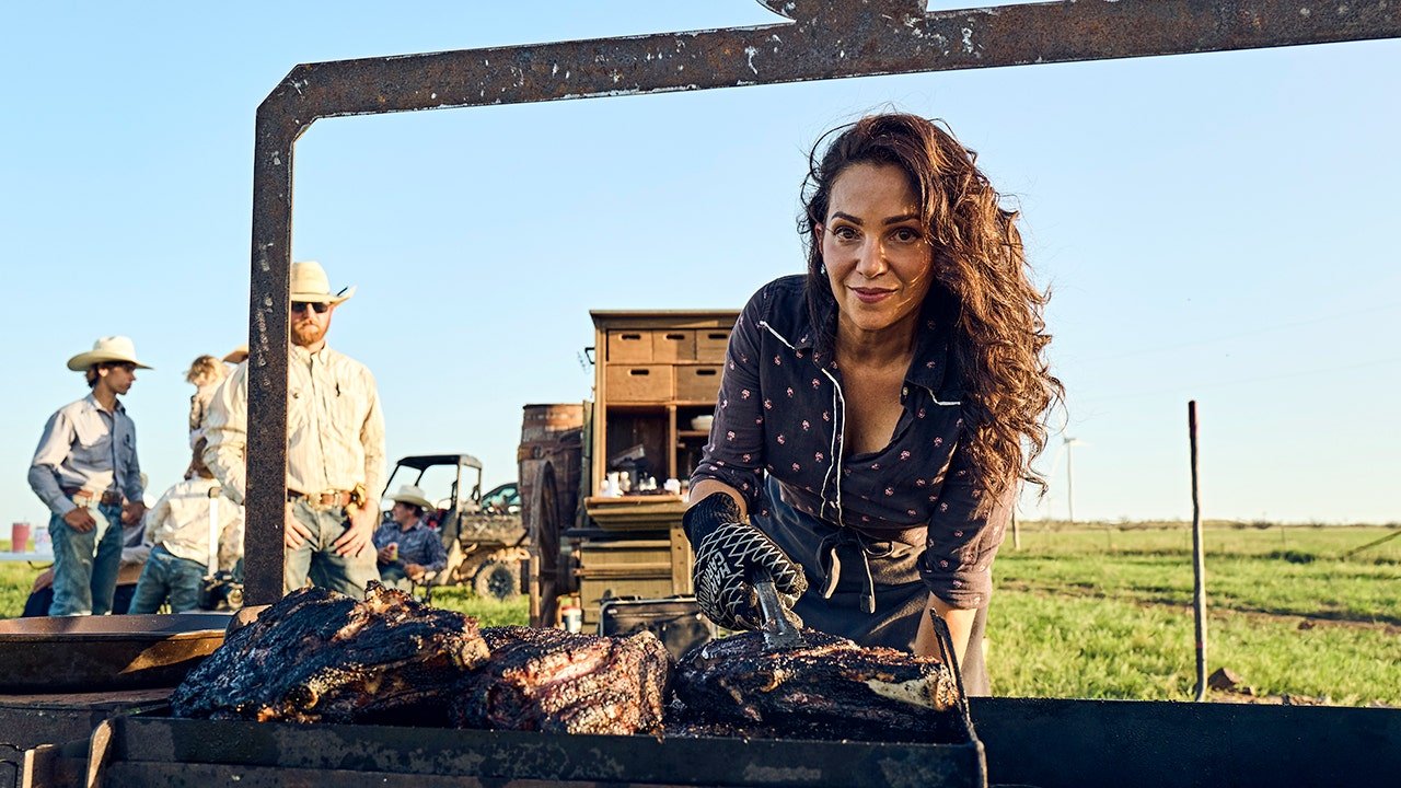 You are currently viewing Jess Pryles says the one-flip steak rule is outdated cooking advice