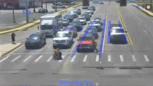 Read more about the article Driver wearing Spider-Man costume helps man in wheelchair cross street in Arkansas