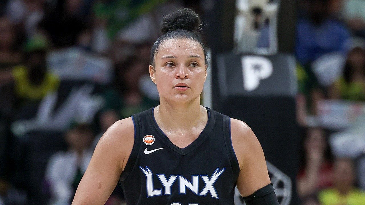 You are currently viewing Lynx star Kayla McBride becomes latest to speak out on WNBA 3-point contest drama: ‘Half a– invite’