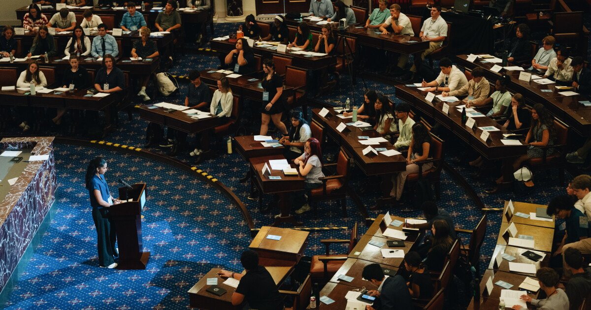 You are currently viewing Congress hasn’t passed AI rules for schools. So these 98 teens did it themselves