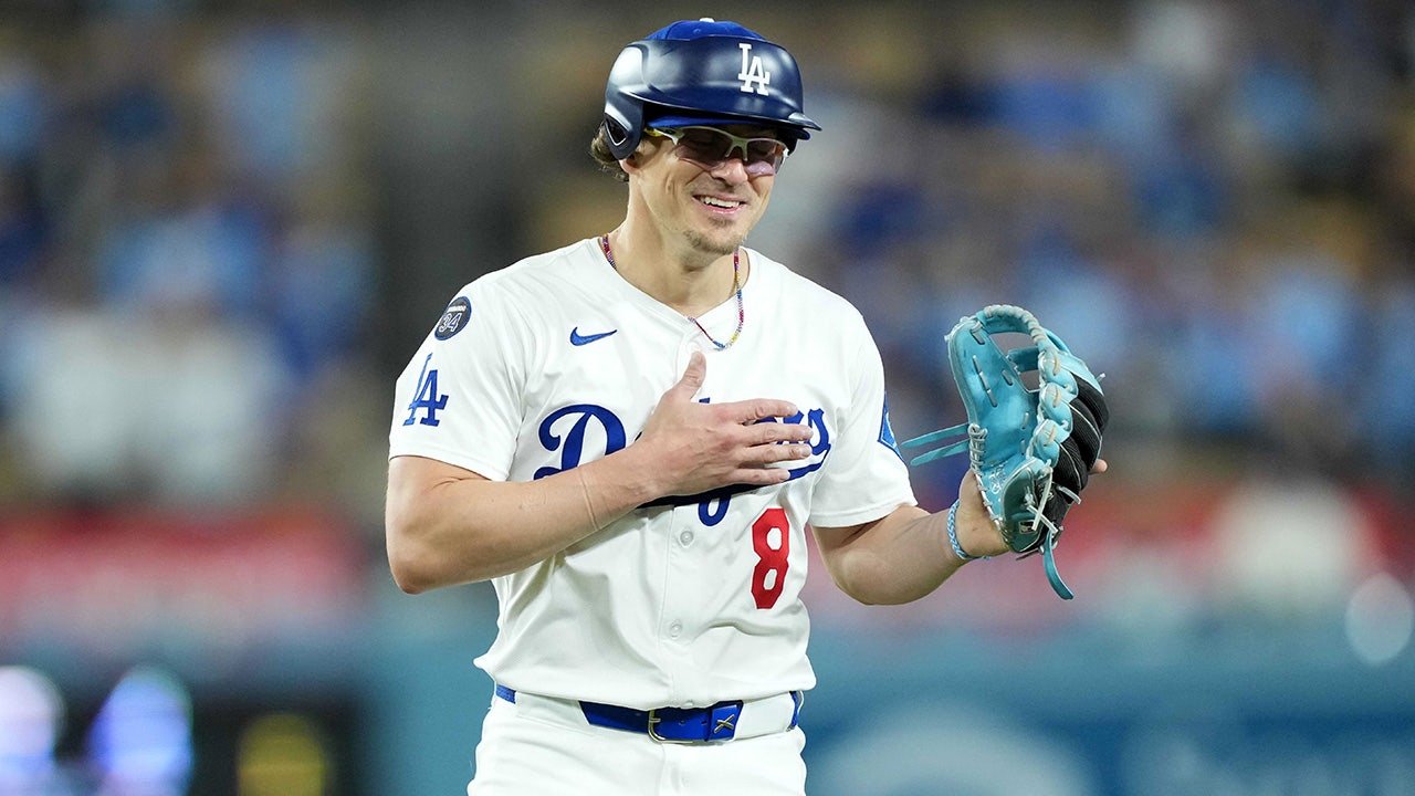 Read more about the article Dodgers’ Kiké Hernández blasts fan’s angry letter over White House skip, exposes address to followers