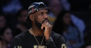 Read more about the article LeBron James chooses the Philadelphia 76ers as his next team