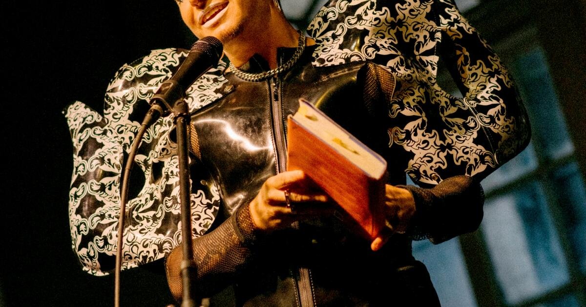 Read more about the article Pretend you’re dead. Queer author Julián Delgado Lopera will carry you