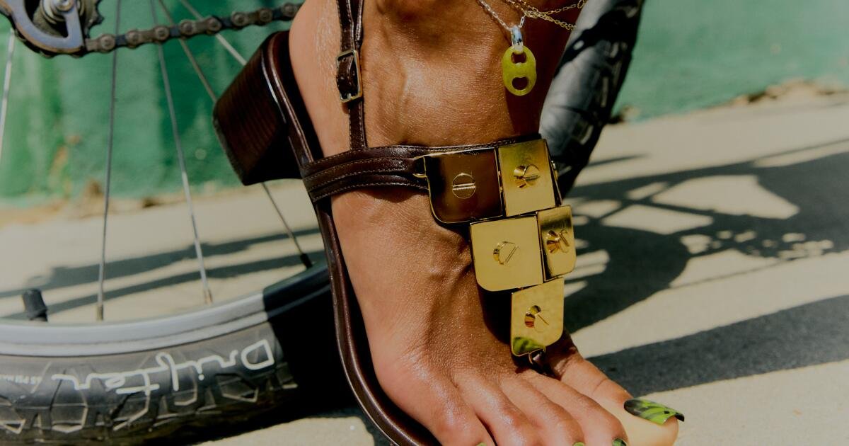 You are currently viewing For Tory Burch, a 20-year fashion career is a sport driven by endurance, discipline and grit