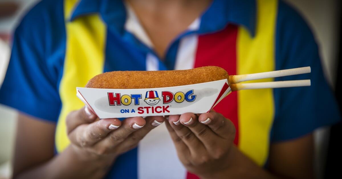 Read more about the article Hot Dog on a Stick comeback roadmap: New owner, rapid expansion — and lobster?