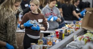 Read more about the article Los Angeles food drives and turkey giveaways for November and Thanksgiving