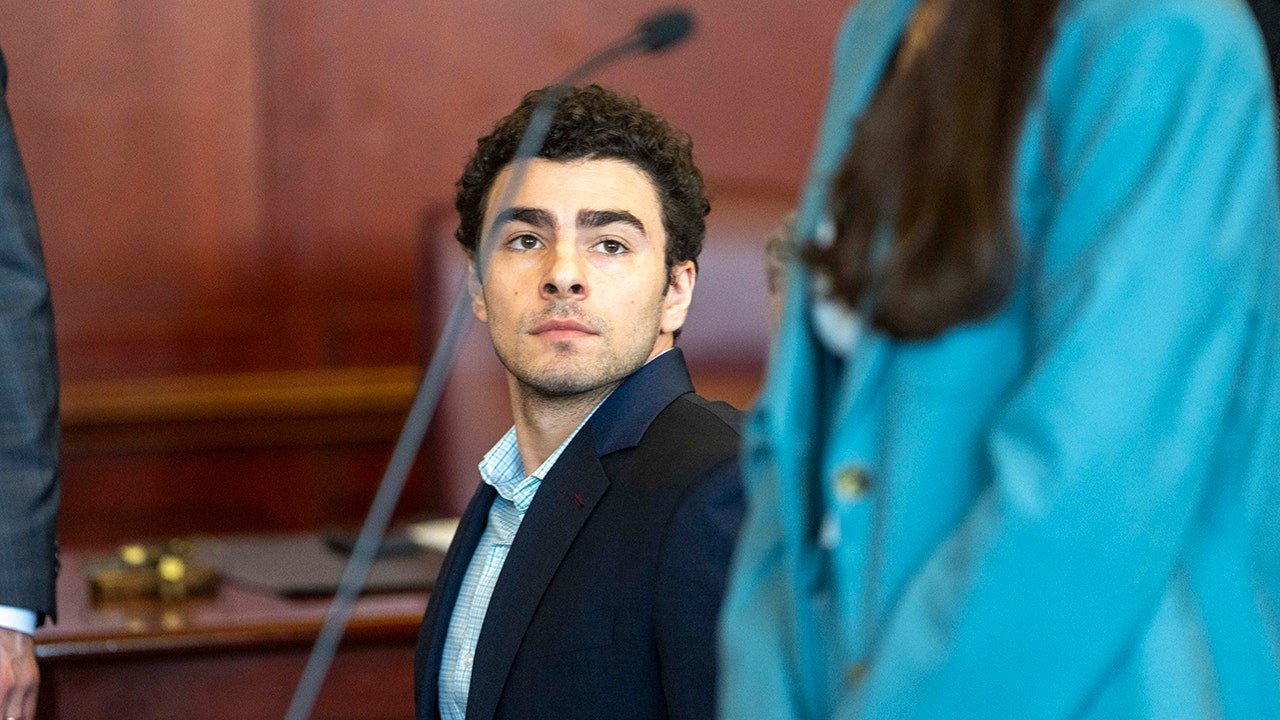 You are currently viewing Luigi Mangione lawyers argue media access rules violate public trial