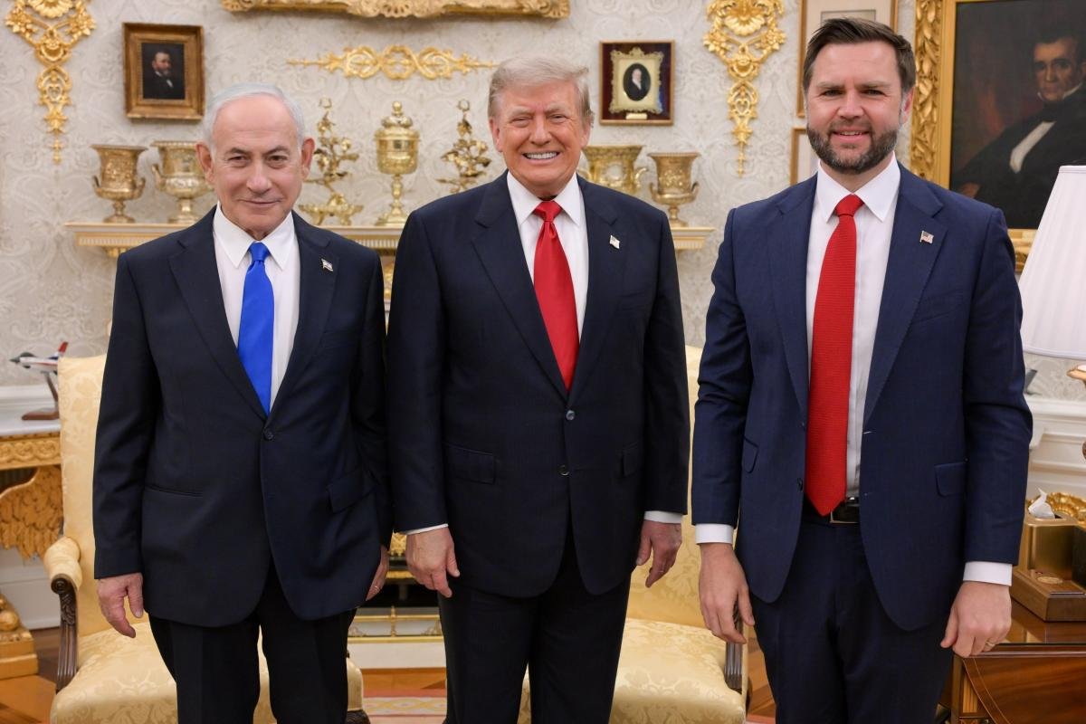 You are currently viewing Body language expert reveals meaning behind Netanyahu’s exchange with Trump, VanceÂ 