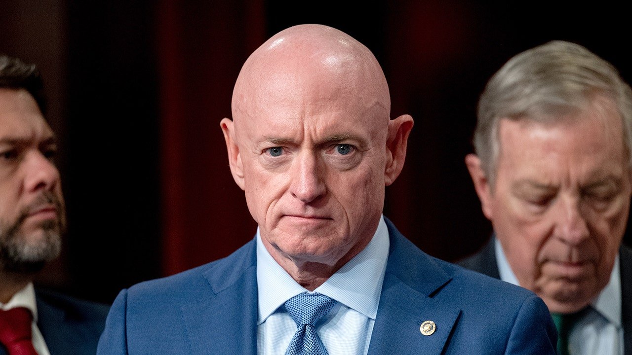 You are currently viewing Mark Kelly says far-left positions hurt Democratic approval ratings