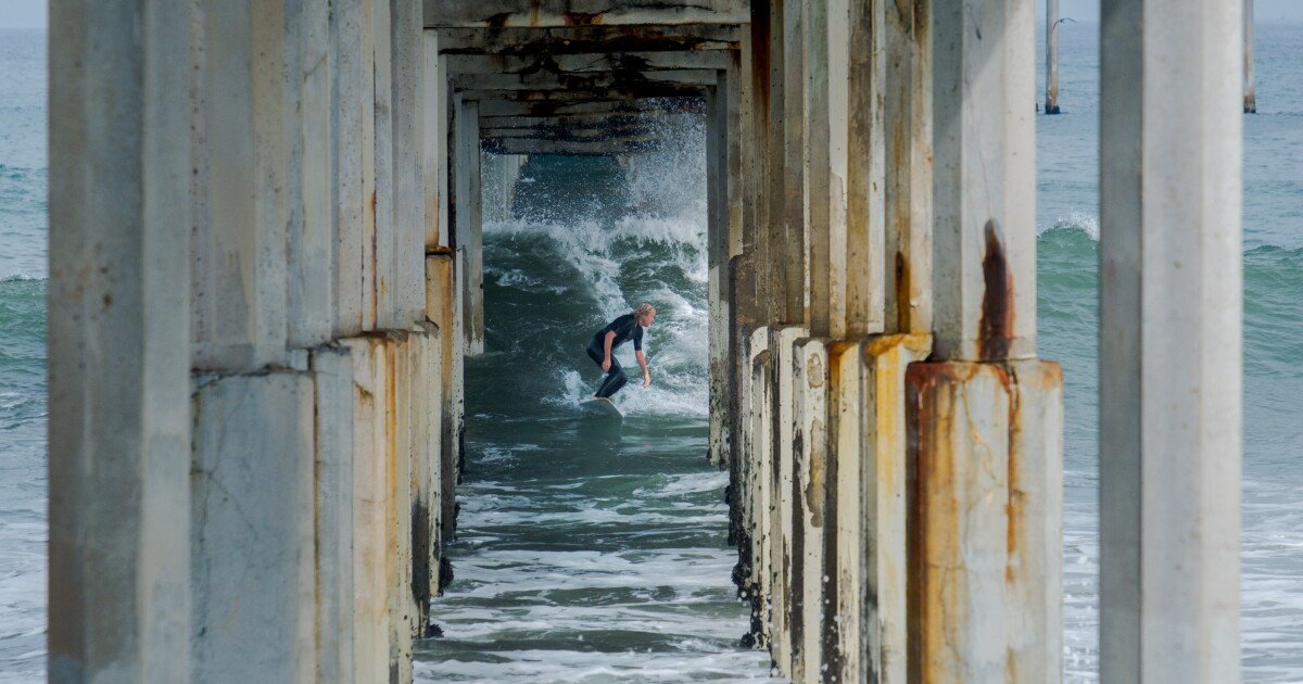 You are currently viewing High surf, hot temperatures could mean another busy weekend for San Diego lifeguards