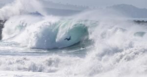 Read more about the article Heat wave to hit SoCal just as waves from Tropical Storm Elida slam beaches