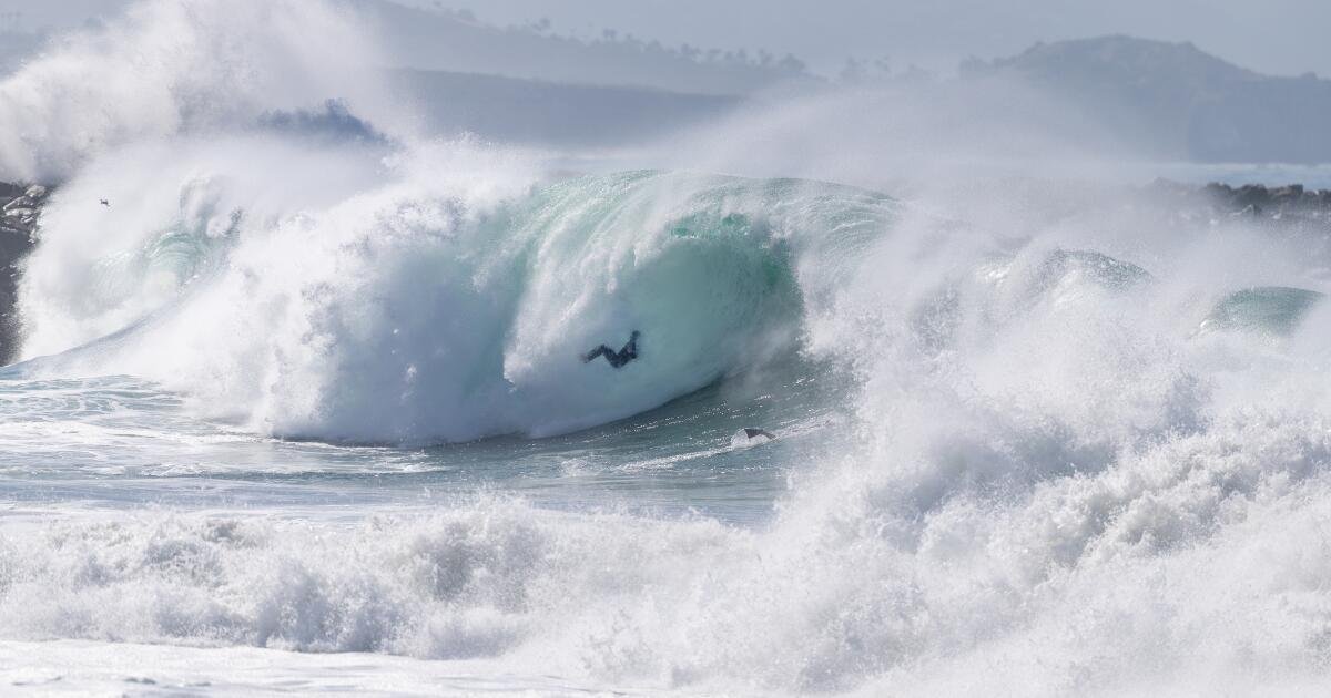 Read more about the article Heat wave to hit SoCal just as waves from Tropical Storm Elida slam beaches