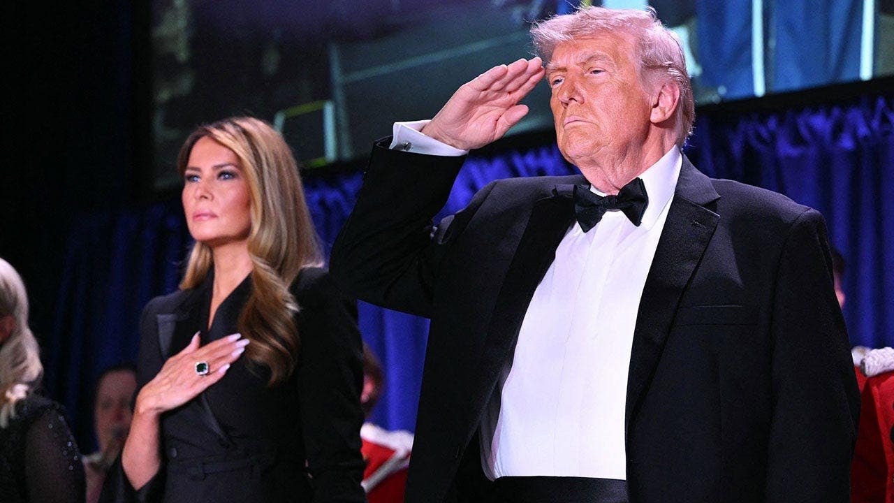 You are currently viewing Trump returns to White House Correspondents’ Dinner after shooting