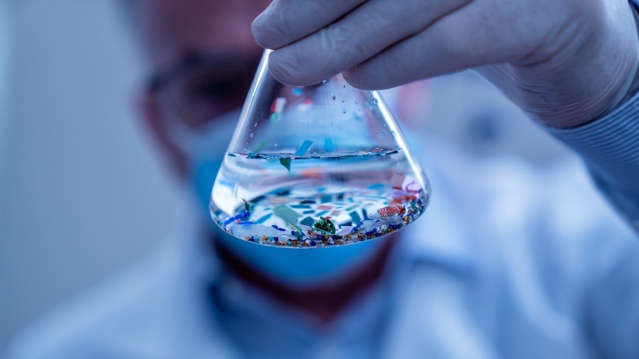 You are currently viewing Microplastics found at higher levels in heart attack patients’ blood
