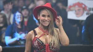 Read more about the article WWE star adds to her legacy with ‘built in the front & stacked in the back’ explanation for locker room nudity