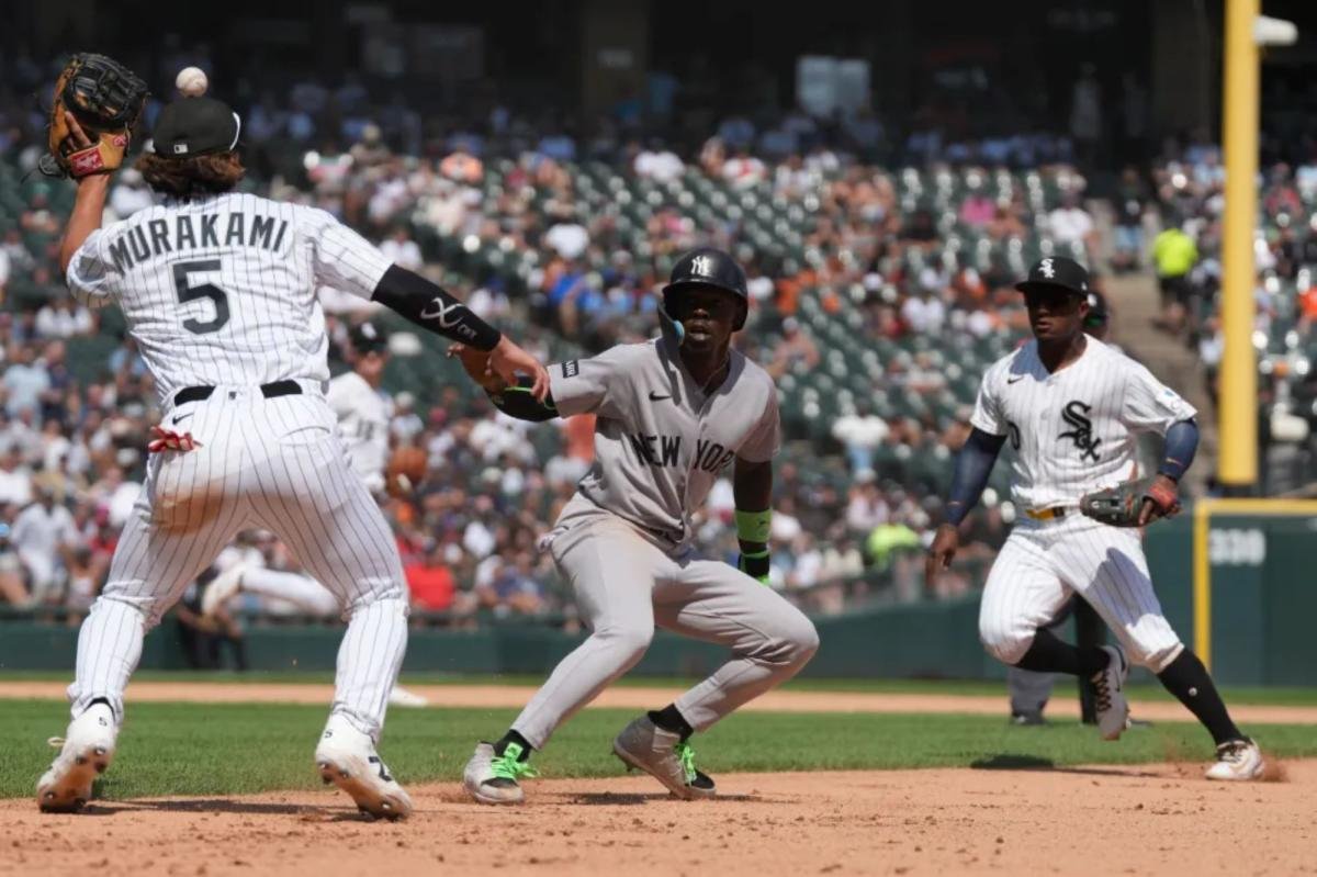 You are currently viewing Jazz Chisholm Jr. exits in 11th with what Yankees believe was just cramps